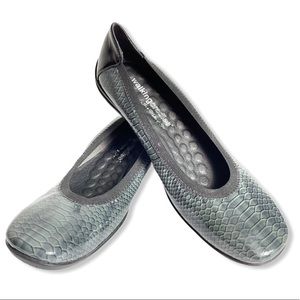 Walking Cradles "Alias" Closed Toe Flats S…